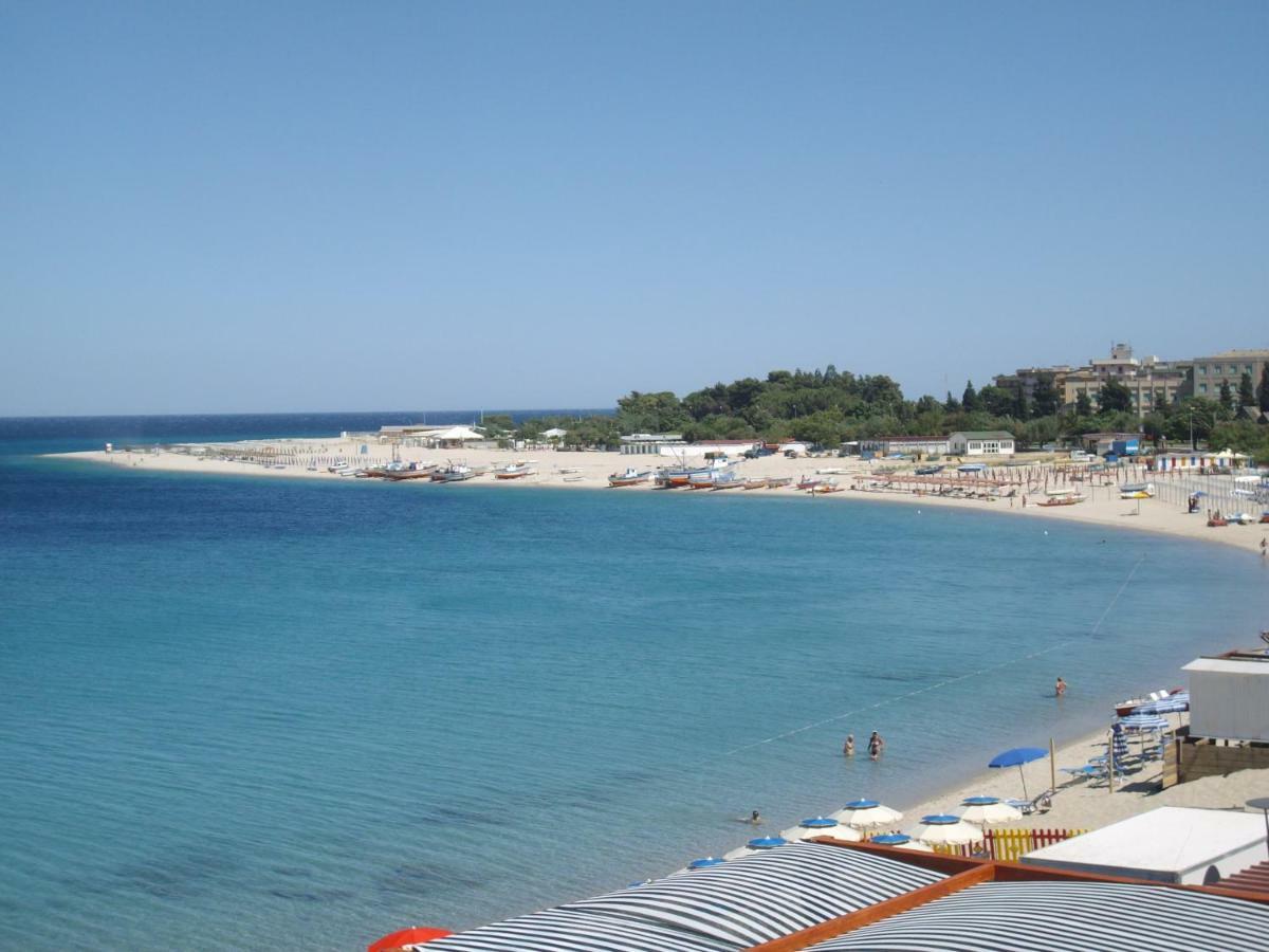 Hotel San Vincenzo โซเวราโต มาริน่า ภายนอก รูปภาพ