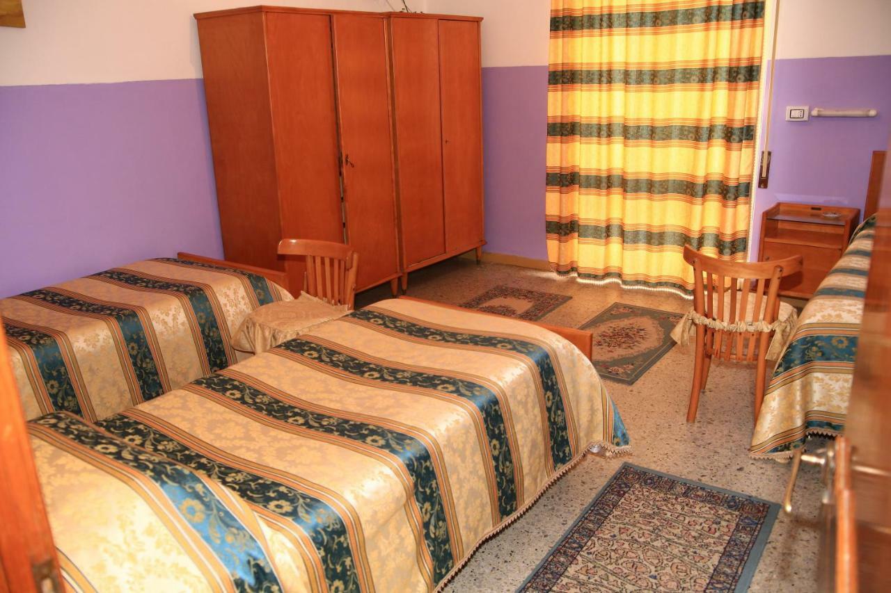 Hotel San Vincenzo โซเวราโต มาริน่า ภายนอก รูปภาพ