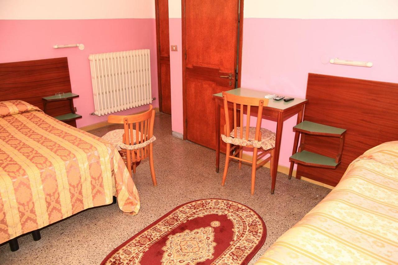 Hotel San Vincenzo โซเวราโต มาริน่า ภายนอก รูปภาพ