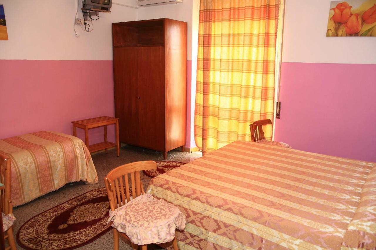 Hotel San Vincenzo โซเวราโต มาริน่า ภายนอก รูปภาพ