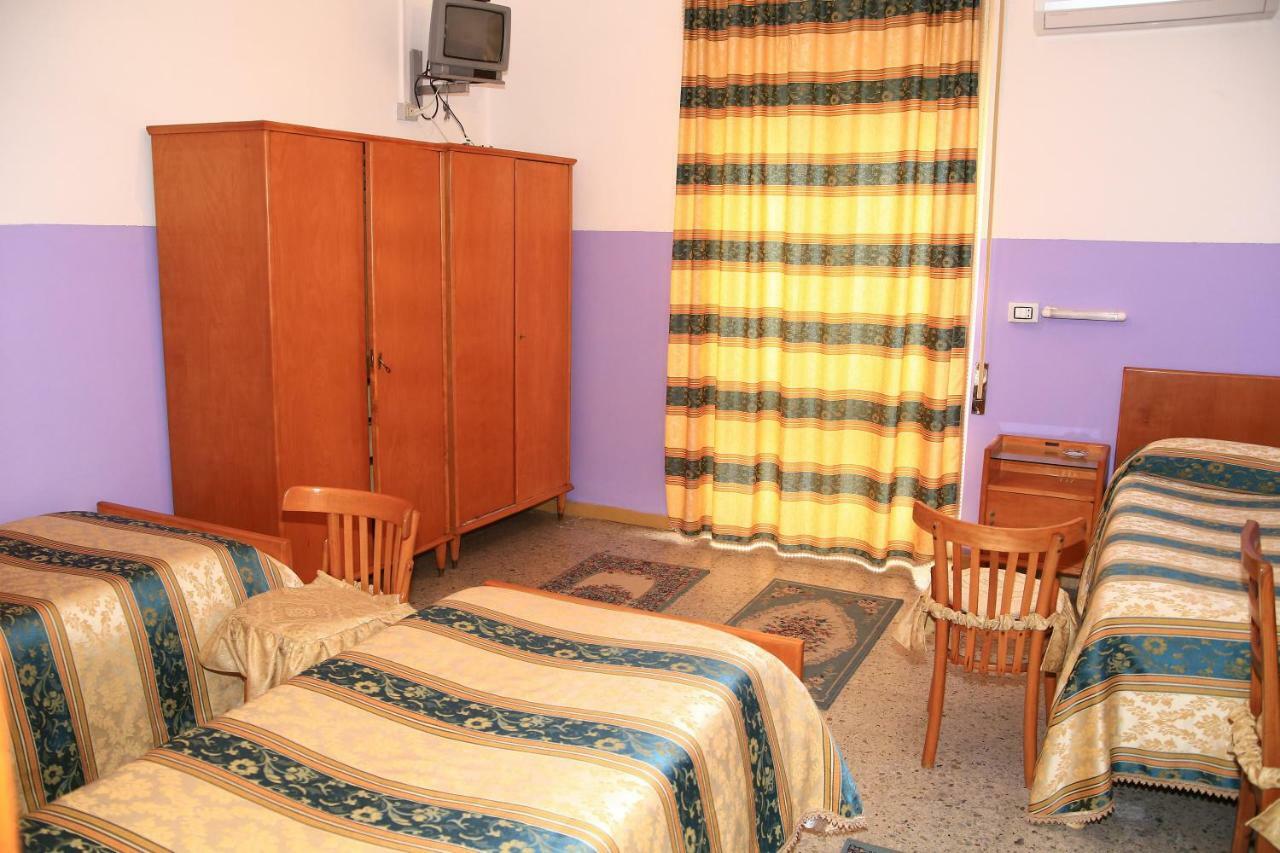 Hotel San Vincenzo โซเวราโต มาริน่า ภายนอก รูปภาพ