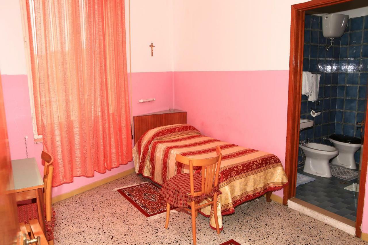Hotel San Vincenzo โซเวราโต มาริน่า ภายนอก รูปภาพ